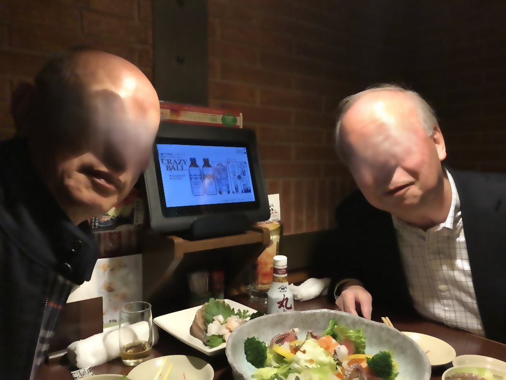 バイラテラルをかけた写真。文字と輪郭が残っている